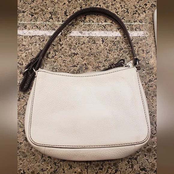 COPY - Coach Chelsea white small handbag - Picture 2 of 7